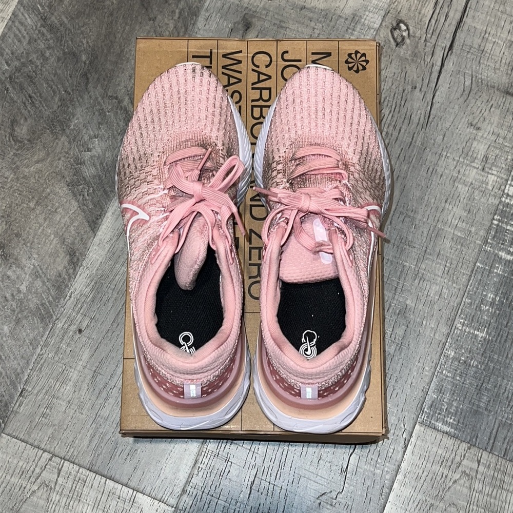 NIKE Women's Free Run 5.0 Next Nature 9 US - Picture 2 of 6